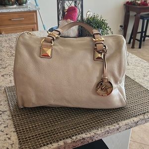 MK larger barrel bag . Ivory color Very Good condition